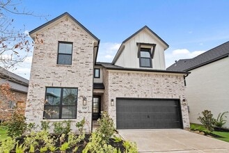 Building Photo - 31247 Riley Hts Dr