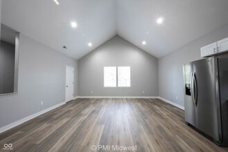 Building Photo - 1841 Montcalm St