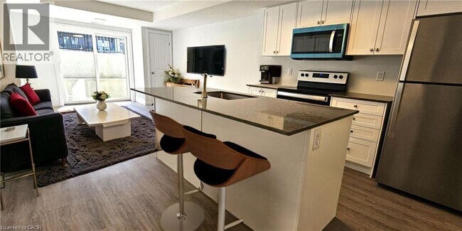 Photo du bâtiment - 410 Northfield Dr W