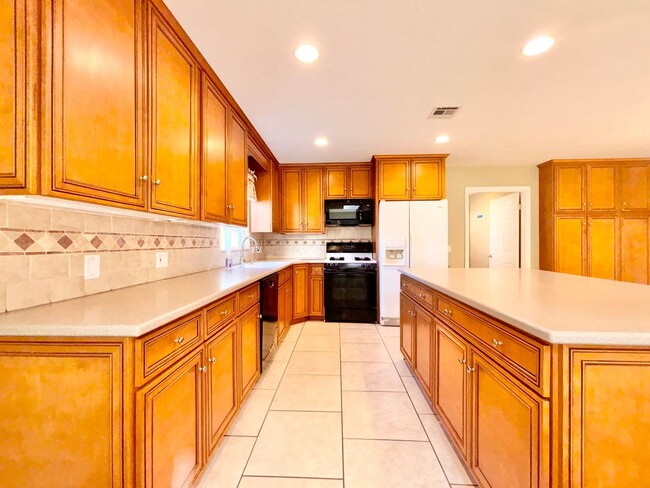 Building Photo - Beautiful 4 Bedroom/2 Bathroom Home in Poway!