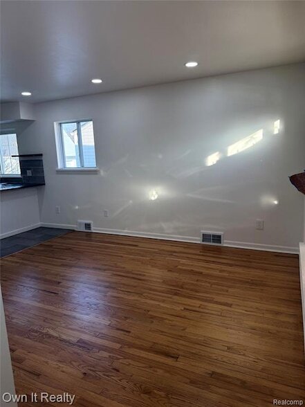 Building Photo - 641 E Brockton Ave