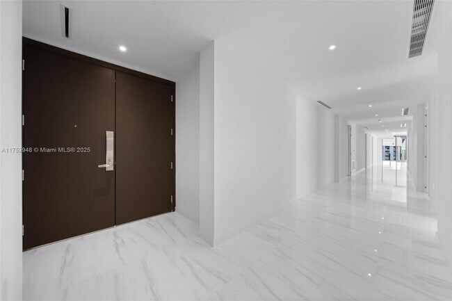 Foto del edificio - 300 Biscayne Boulevard Way
