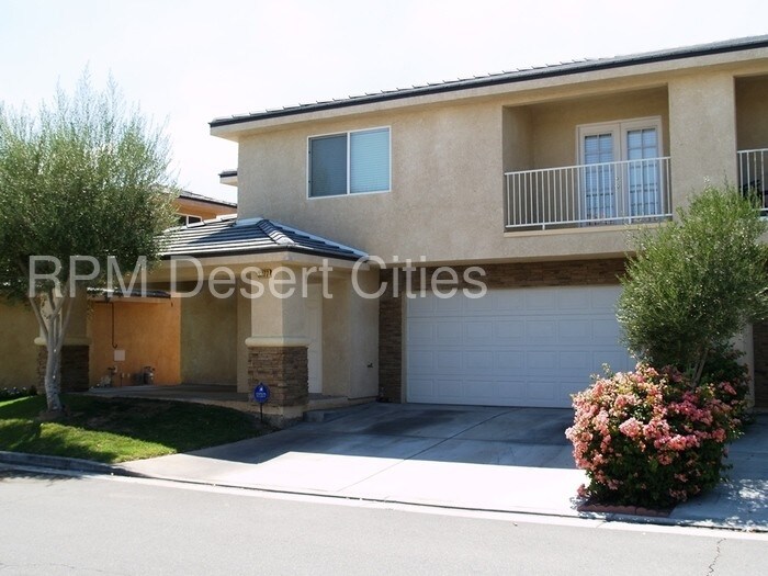 Primary Photo - Great 3 Bedroom Town Home in Campus Park!