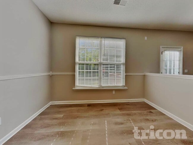 Building Photo - 6103 Glen Way Dr