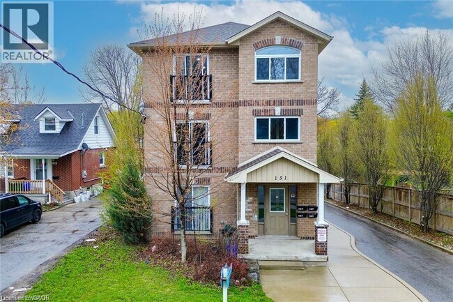Photo du bâtiment - 151 Bridgeport Rd E