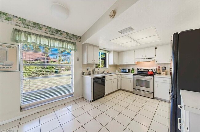 Building Photo - 859 Palm View Dr