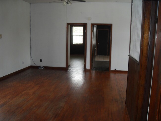 Building Photo - 752 E Division St