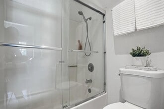 Building Photo - 757 Eastshore Terrace