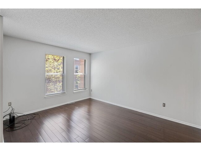 Building Photo - 675 N 1st St