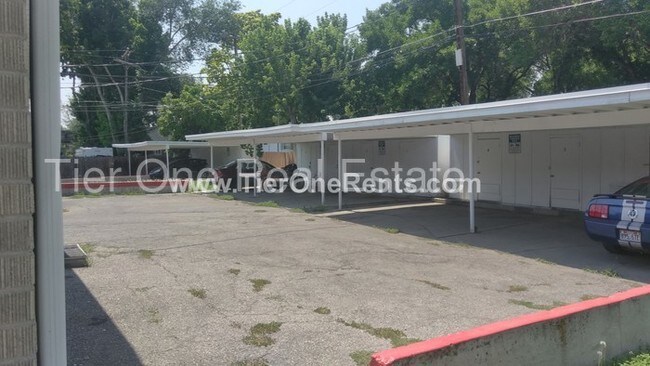 Building Photo - 2886 S 200 E