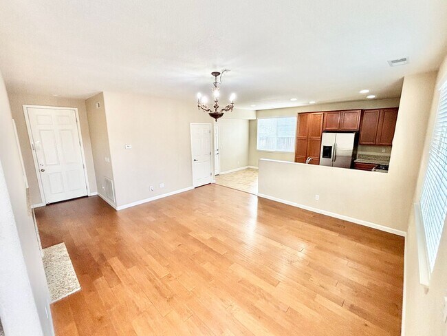Foto del edificio - Recently Reduced Price!  Love Where You Live.