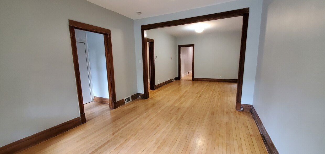 Dining Rm - 3655 N Janssen Ave