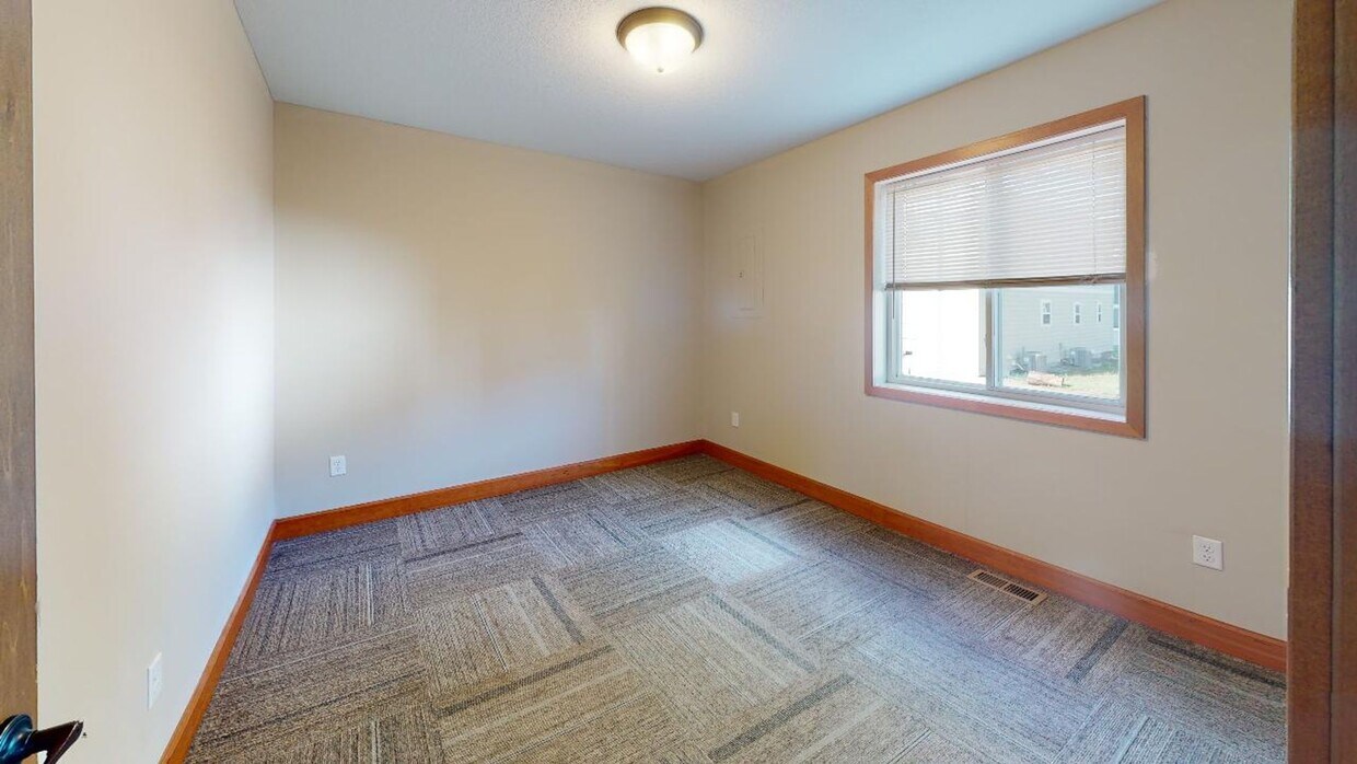 Building Photo - 1519 Rollins Ave SE