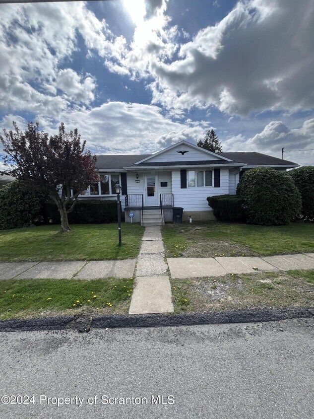 Primary Photo - 307 Ross St