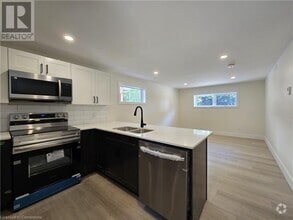 Building Photo - 404 Forest Hill Dr