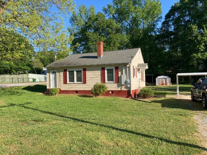 Cute Home In Belton House Rental in Belton, SC