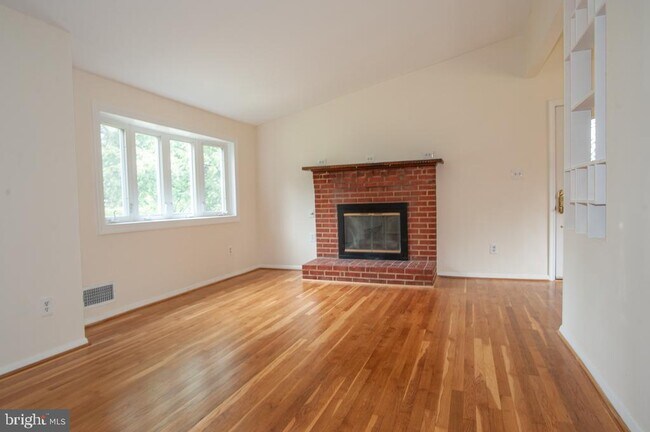 Building Photo - 6331 Colette Dr