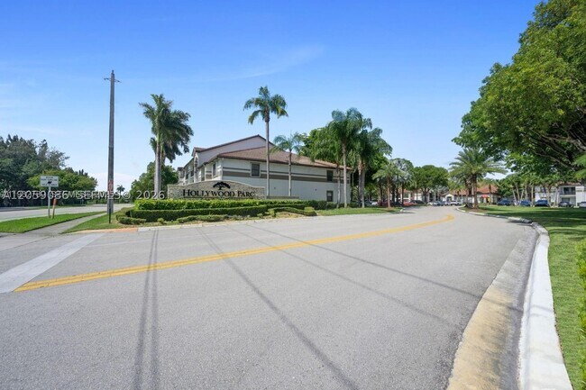 Building Photo - 510 S Park Rd