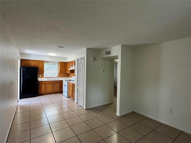 Building Photo - 9209 N Hartts Dr