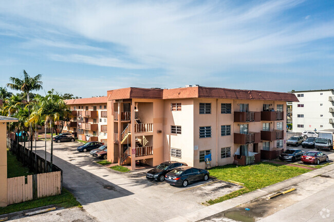 Foto del edificio - Caribbean Club Apartments