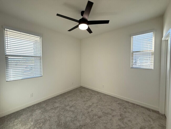 Foto del edificio - MOVE-IN SPECIAL! BRAND-NEW SUMMERLIN 3BD/3.5BA!