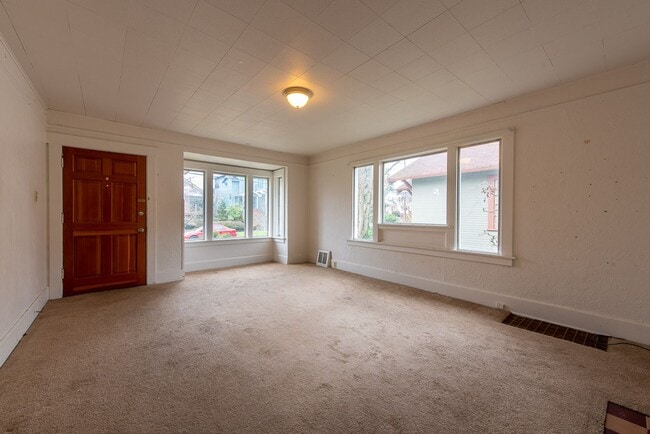 Foto del edificio - Beautiful 4 Bedroom Home Located on North Beacon Hill!