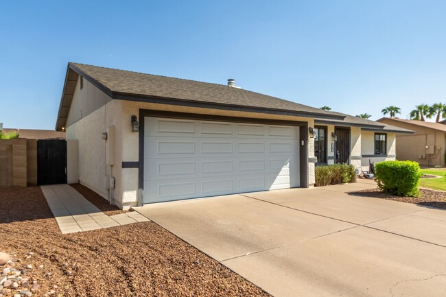 Building Photo - Charming 3-Bedroom, 2-Bath Home with AZ Ro...