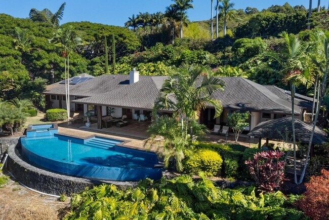 Foto del edificio - Luxury furnished 4 bedroom 3 bathroom with pool, spa, and outdoor showers