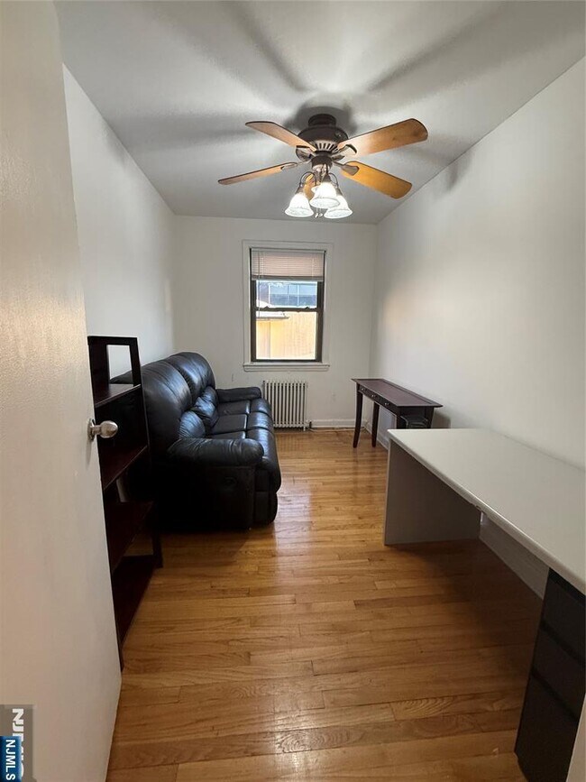 Foto del edificio - 418 Main St