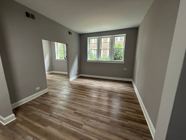 Foto del edificio - 7350 N Damen Ave