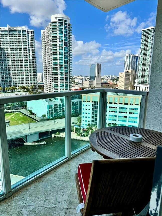 Foto del edificio - 31 SE 5th St