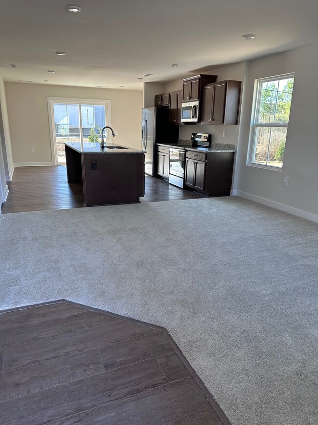 Building Photo - 483 Grandiflora Ave