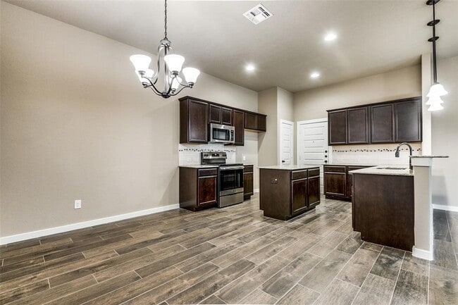 Foto del edificio - 9709 Grosbeak Ln