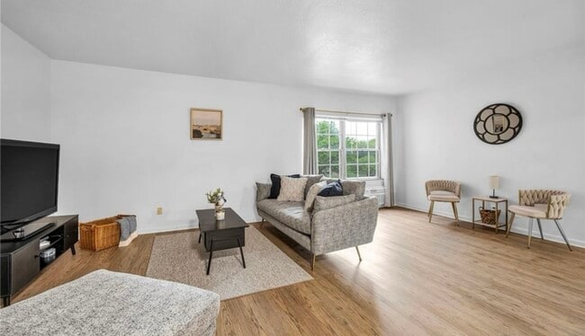 Building Photo - 15925 Van Aken Blvd