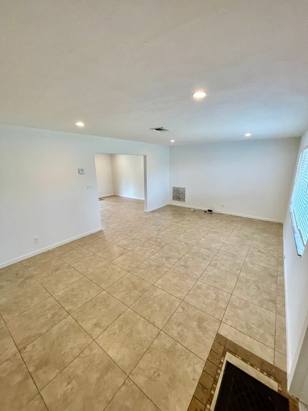 Building Photo - 4430 W Broward Blvd