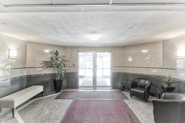 Building Photo - RENOVATED TWO BEDROOM UNIT WITH UNDERGROUN...