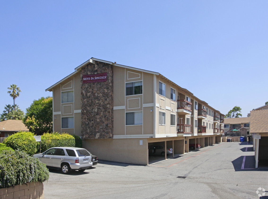 Primary Photo - Sandlewood Apartments