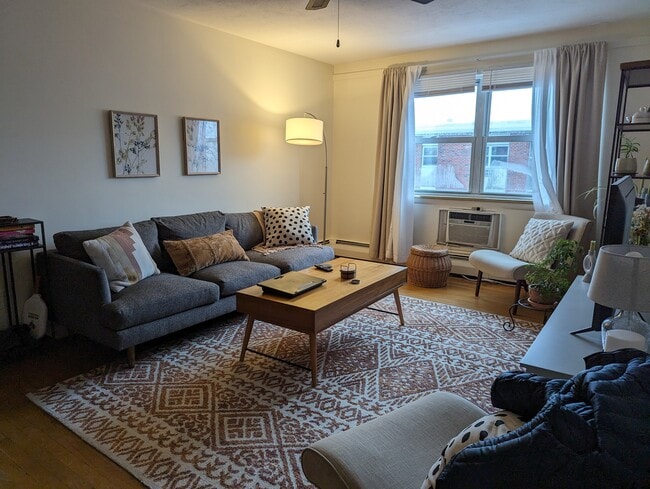 Building Photo - 8 Commonwealth Ct