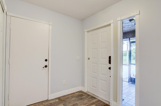 Building Photo - 11834 Donlin Dr