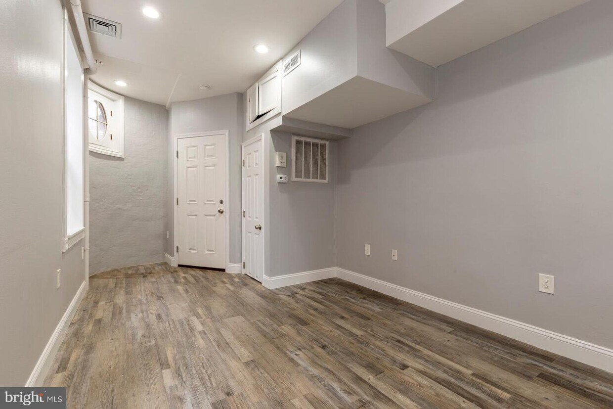 Foto principal - 927 Clinton St