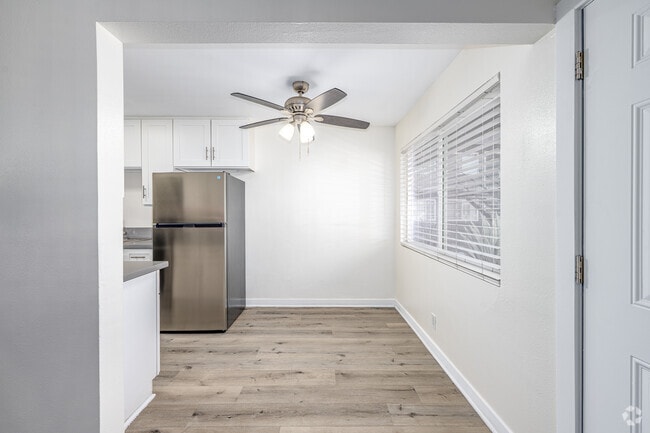 1 habitación, 1 baño - 500 pies cuadrados - Comedor - 14119 Mulberry Dr.