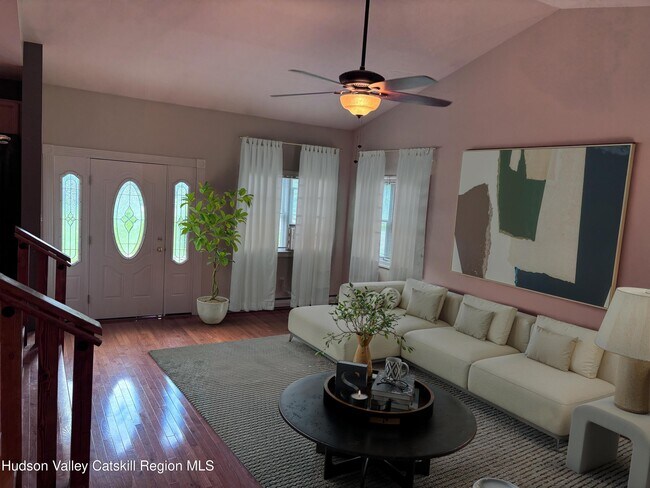 Foto del edificio - 124 Blue Mountain Rd