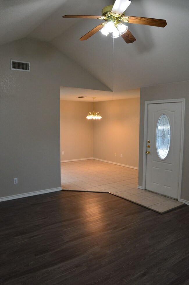 Foto del edificio - Updated 3-2-2 Home For Lease