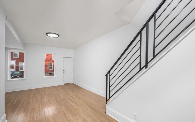 Building Photo - Port Richmond 3bd/2.5bth w/ Patio and Den (HCV Approved)