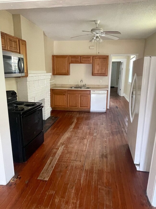 Photo - 3BD/2BA Independent Bedrooms, W/D Included... Townhome