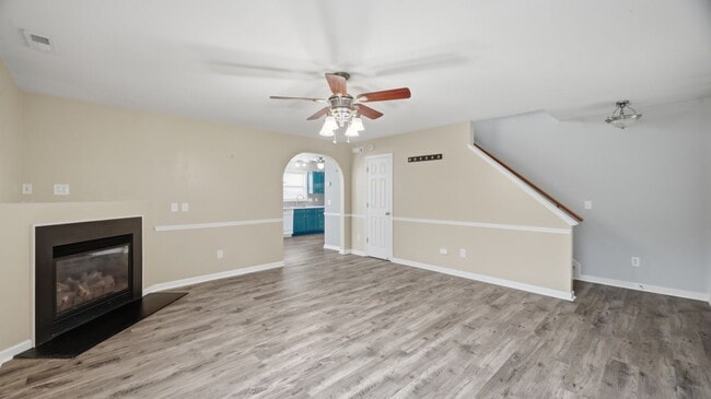 Building Photo - 1301 Silver Dr