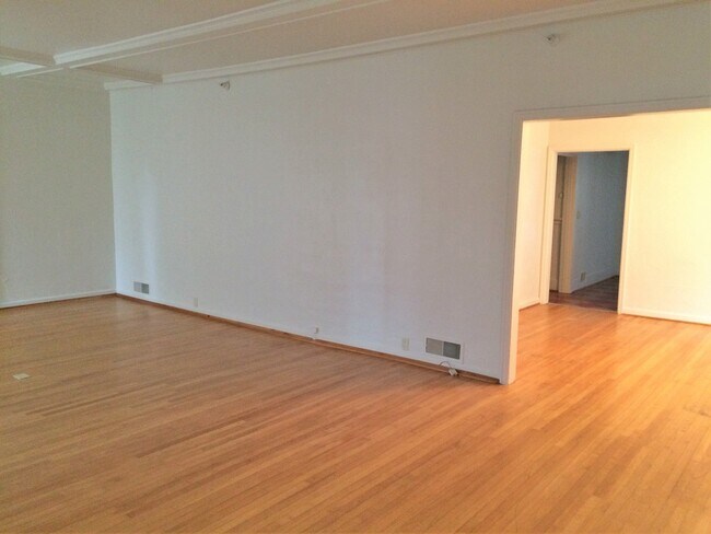 Building Photo - 3 Bedroom 2 Bath house in Forest Grove