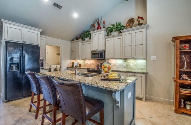 Building Photo - 4 Bedroom 3 Bath, located in Wolfforth, TX