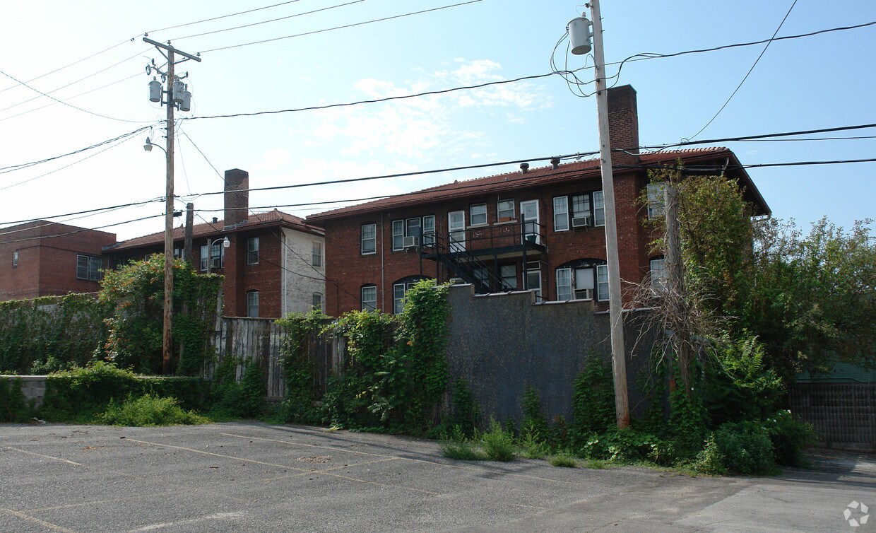 Building Photo - 4914-4920 Dodge St