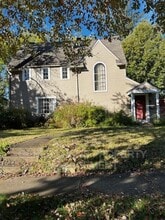 Building Photo - 572 Sunset View Dr